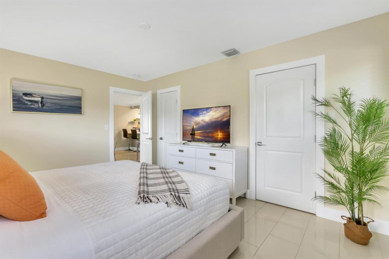 Bright Pompano Beach With Pool Access Luaran gambar